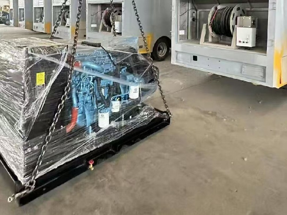 濰柴電力原裝50kw機(jī)組，配套中國兵器紅宇特車，某聯(lián)通公司應(yīng)急電源車一批15臺交付中～